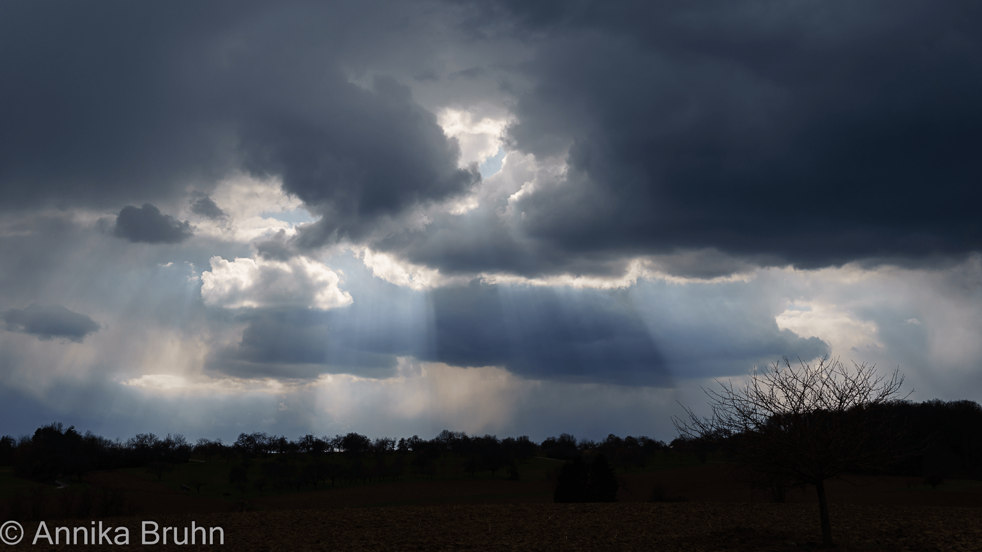 Sonnen durchbricht die Wolken